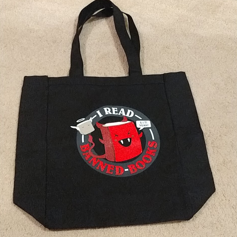 New! "I read banned books" tote